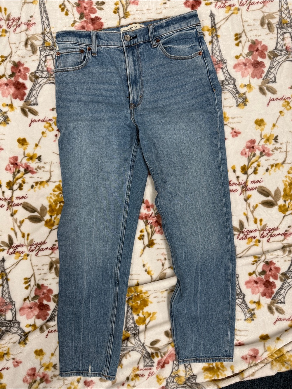 Abercrombie & Fitch Mid Wash Cropped Women's Jeans